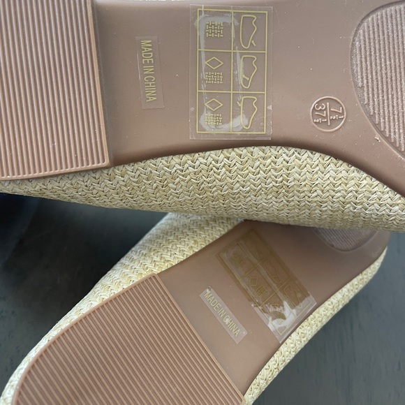 LULUs pointed toe natural raffia flats Size 7.5 (RUNS SMALL) - Picture 7 of 7